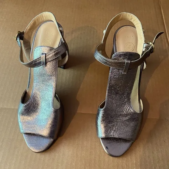 NWOT Gizzelli designed grey shoes size 8.5  with matching Matmazel hand bag .