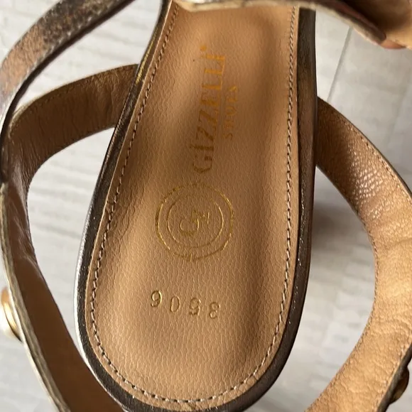 NWOT Gizzelli designed grey shoes size 8.5  with matching Matmazel hand bag .