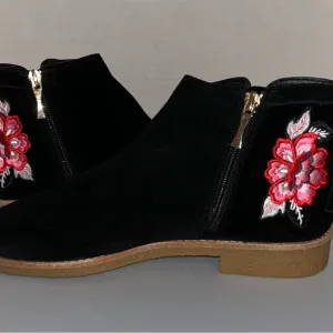 NWOT Kate Spade New York Suede Bellville Flat Ankle Boots Womens Size 8