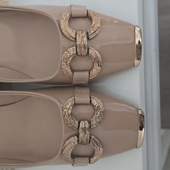 NWOT nude flats, 8.5