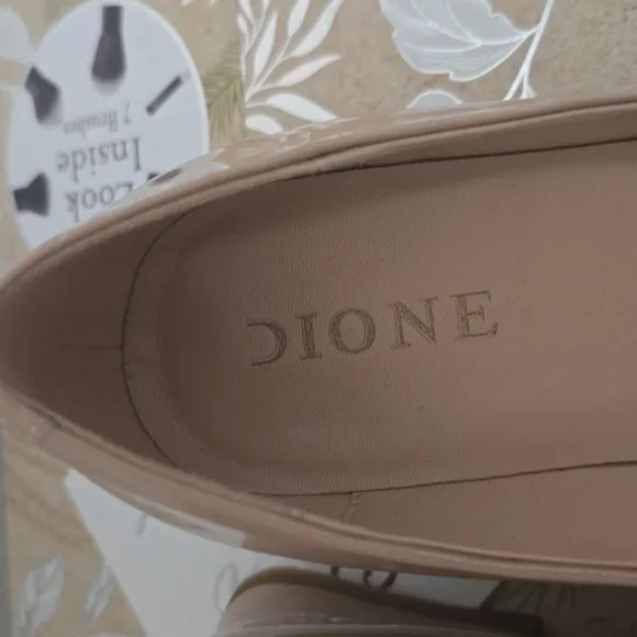 NWOT nude flats, 8.5