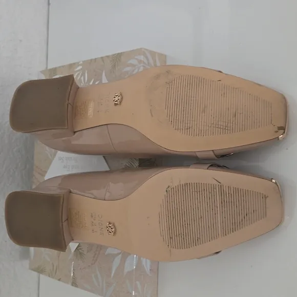 NWOT nude flats, 8.5