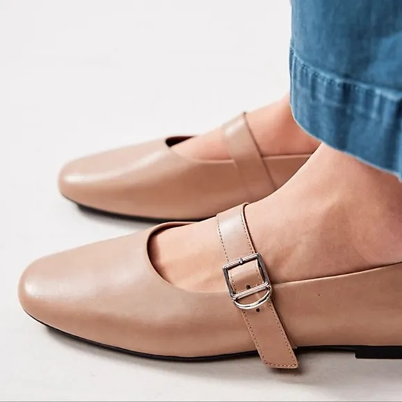 NWOT RARE Vagabond Jolin Mary Jane Ballet Buckle Flats in Beige