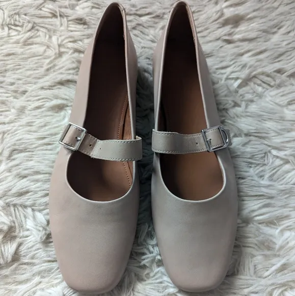 NWOT RARE Vagabond Jolin Mary Jane Ballet Buckle Flats in Beige