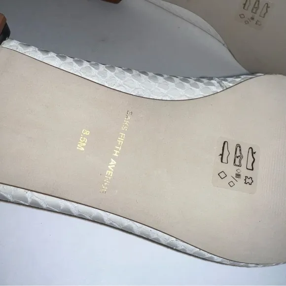 NWOT SAKS FIFTH AVENUE Snake-Embossed White Leather Ballet Flats Size 8.5M NWOB