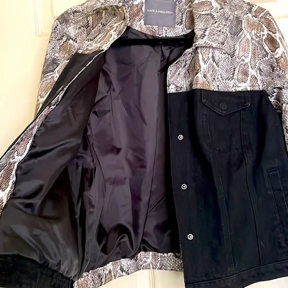 NWOT Snake Print Black Denim Jacket Size Large