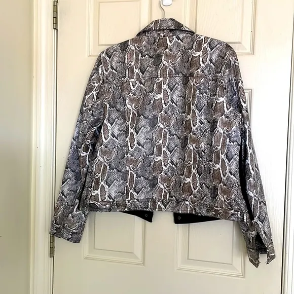 NWOT Snake Print Black Denim Jacket Size Large