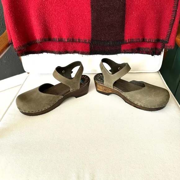 NWOT Sven green leather Mary Jane clog sandals sz 37/6.5-7women's