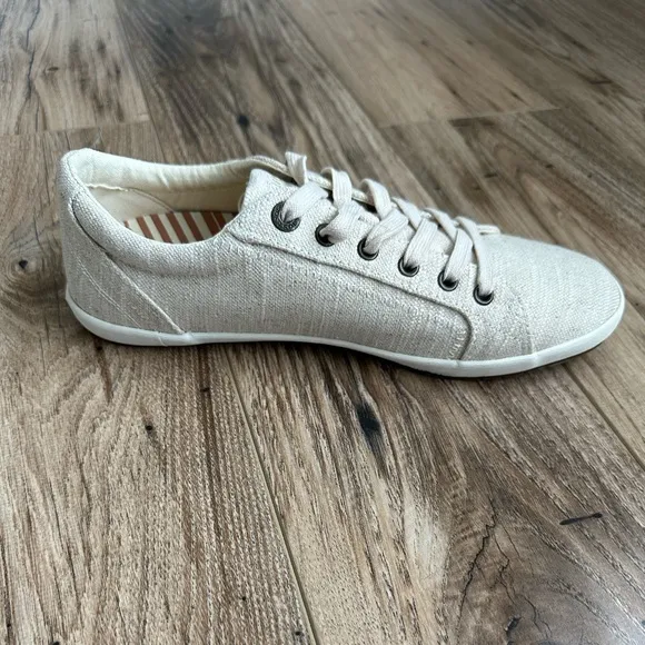 NWOT Taos Hemp Canvas Sneakers