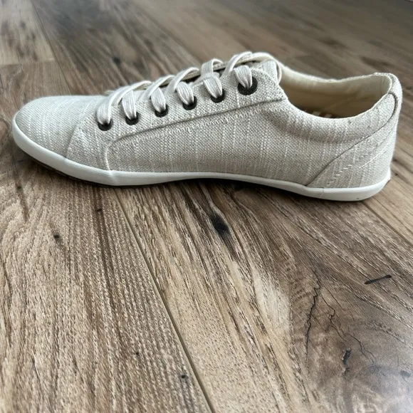 NWOT Taos Hemp Canvas Sneakers