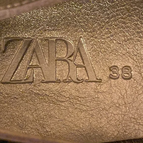 NWOT. Zara Kids Silver Leather Ballet Flats. Size 5,5/Eu 38.