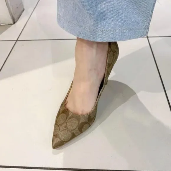 NWT COACH Women Heel Wiley Pump In Signature Canvas - size 7.5 US
