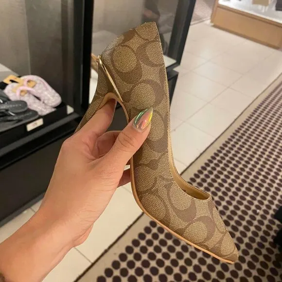 NWT COACH Women Heel Wiley Pump In Signature Canvas - size 7.5 US