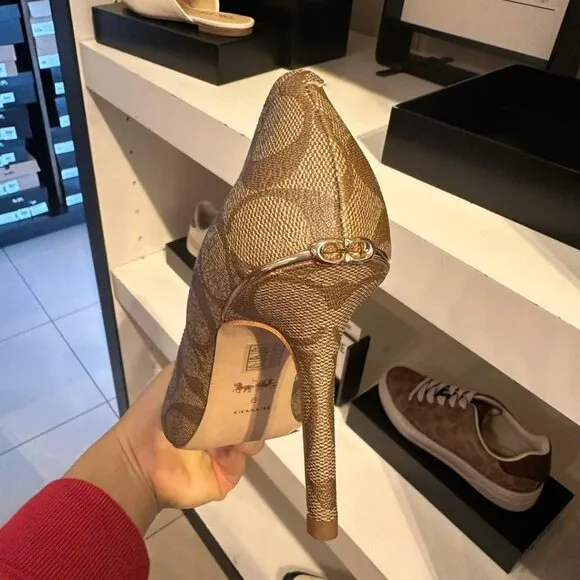 NWT COACH Women Heel Wiley Pump In Signature Canvas - size 7.5 US