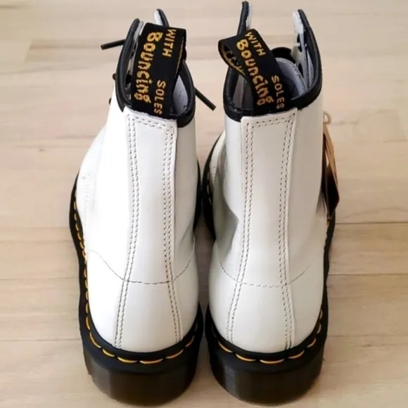 NWT Dr. Martens 1460 Women's White Smooth Leather Lace Up Combat Boots Size 7