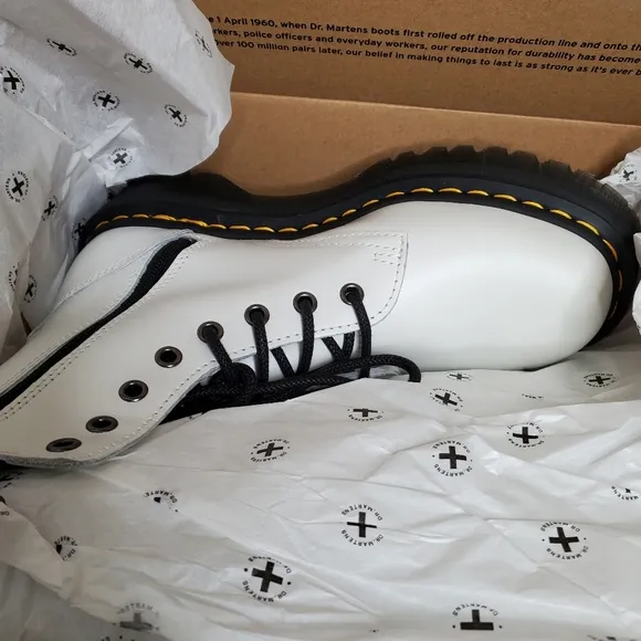 NWT DR MARTENS Jadon White Leather 8-Eye Platform Boots Shoes Size 8