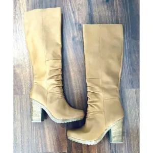 NWT Le Chateau Camel Women's Zippered Tall Heeled Boots – Leather Upper Sz 10