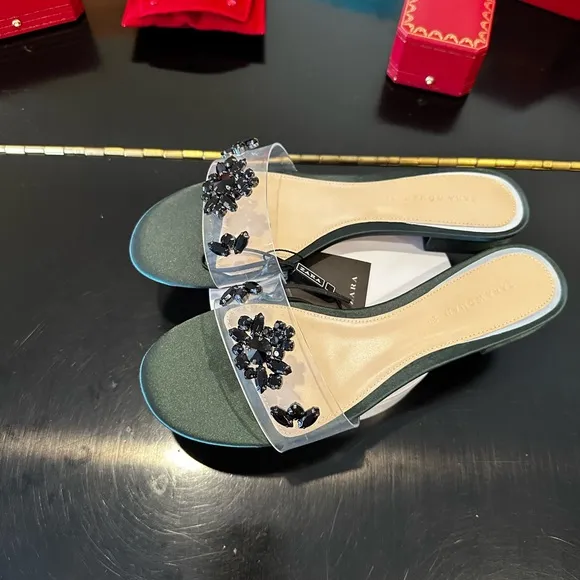 NWT Luxe Summer Spring Minimalist Zara Bejeweled Vinyl Flat Sandals/Shoes