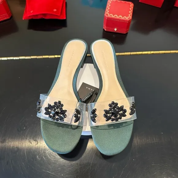 NWT Luxe Summer Spring Minimalist Zara Bejeweled Vinyl Flat Sandals/Shoes