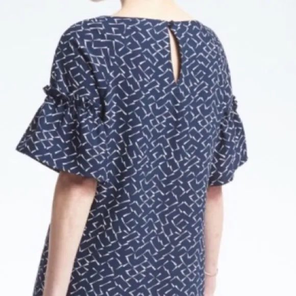 NWT Minimalist Spring Summer Banana Republic Puff Sleeves Shift Dress