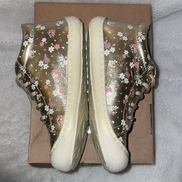 NWT NATURINO COCOON Laminated Leather Flower Print first-steps shoes in Platinum