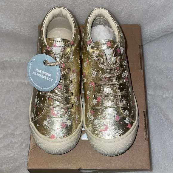 NWT NATURINO COCOON Laminated Leather Flower Print first-steps shoes in Platinum