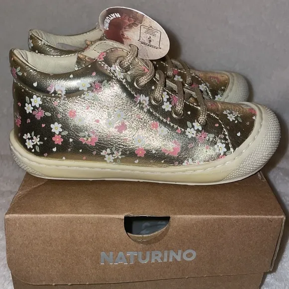NWT NATURINO COCOON Laminated Leather Flower Print first-steps shoes in Platinum