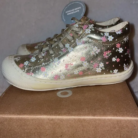 NWT NATURINO COCOON Laminated Leather Flower Print first-steps shoes in Platinum