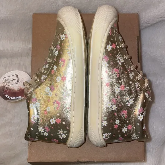 NWT NATURINO COCOON Laminated Leather Flower Print first-steps shoes in Platinum