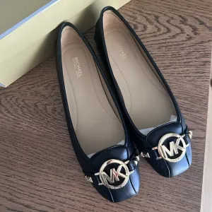 NWT! NEW! Michael Kors Fulton Studded Logo Moccasin Leather Flats Women Black