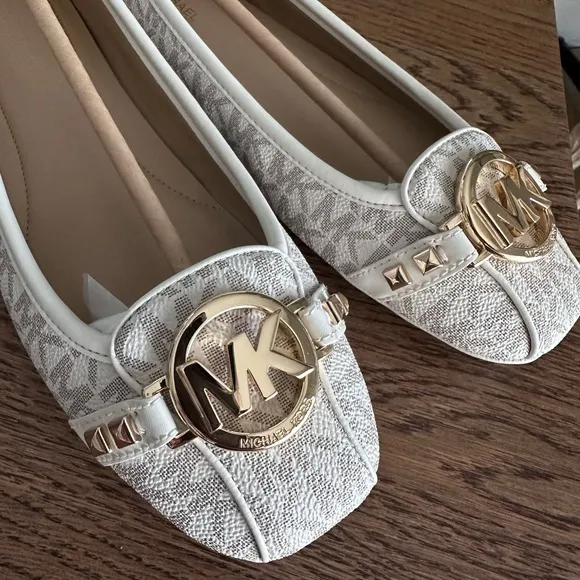NWT! NEW! Michael Kors Fulton Studded Logo Moccasin Leather Flats Womens Vanilla
