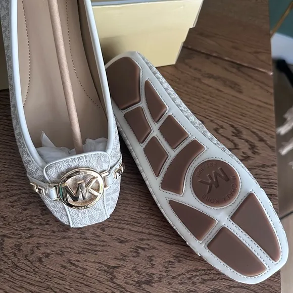 NWT! NEW! Michael Kors Fulton Studded Logo Moccasin Leather Flats Womens Vanilla