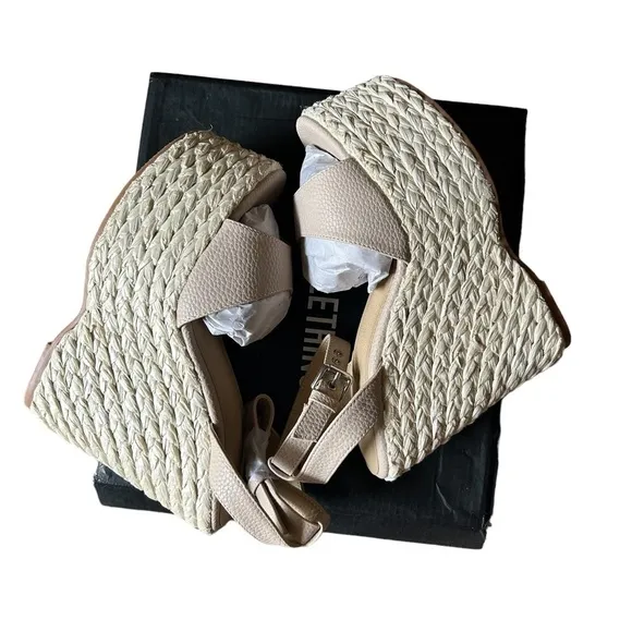 NWT Pretty Little Thing Nude Raffia Chunky Rope Ankle Strap Wedges Size 6