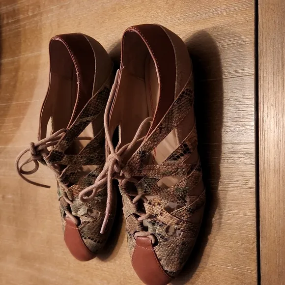 NWT SAKS OFF 5TH BEAUTIFUL LACE UP  FLATS