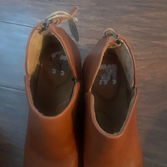 NWT Sofft Angelica Heeled Booties-Size 8.5