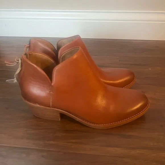 NWT Sofft Angelica Heeled Booties-Size 8.5