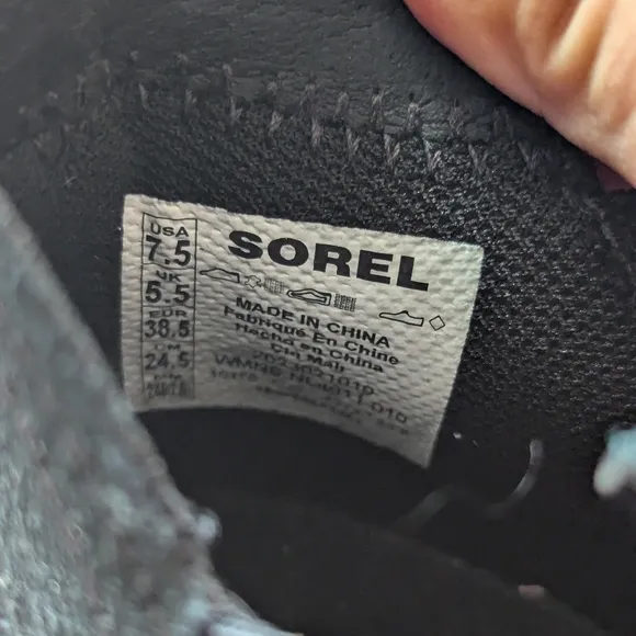 NWT Sorel Out N About Slip On Wedge Boot in Black and White