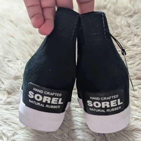 NWT Sorel Out N About Slip On Wedge Boot in Black and White