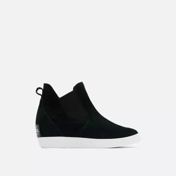 NWT Sorel Out N About Slip On Wedge Boot in Black and White