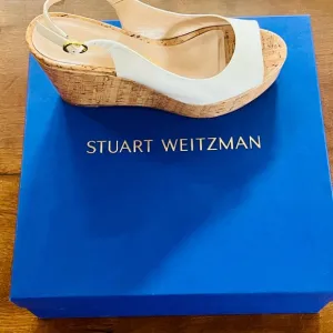 NWT Stuart Weitzman White Wedge Peep-Toe Sandals SIZE 8.5
