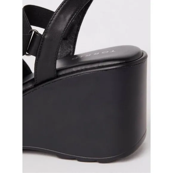 NWT Torrid Strappy Lug Platform Wedge in Black Size 12
