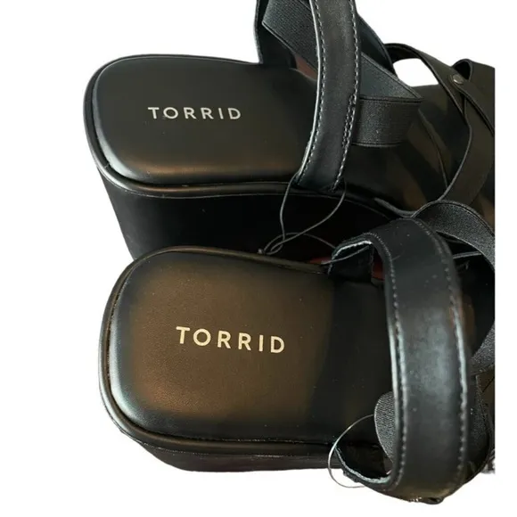 NWT Torrid Strappy Lug Platform Wedge in Black Size 12
