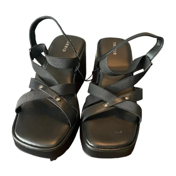 NWT Torrid Strappy Lug Platform Wedge in Black Size 12