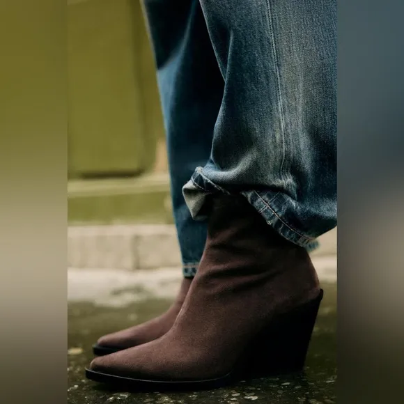 NWT. Zara Brown Split Leather Heeled Suede Heeled Cowboy Ankle Boots. Size 5.