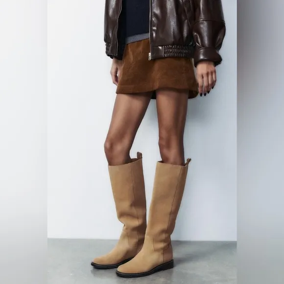 NWT. Zara flat split suede  boots with lining. Size 10, Euro 41.