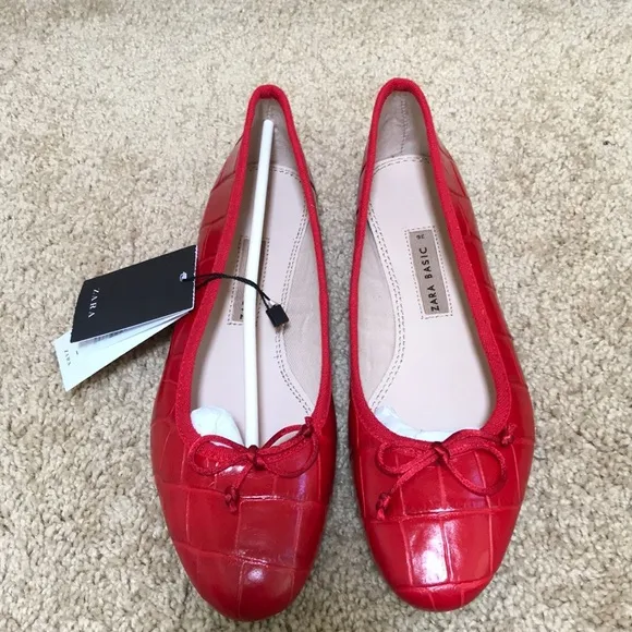 NWT! ZARA red leather Size 6 loafers
