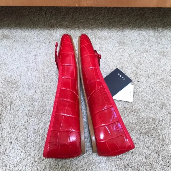 NWT! ZARA red leather Size 6 loafers