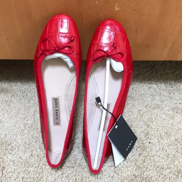 NWT! ZARA red leather Size 6 loafers