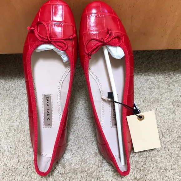 NWT! ZARA red leather Size 6 loafers