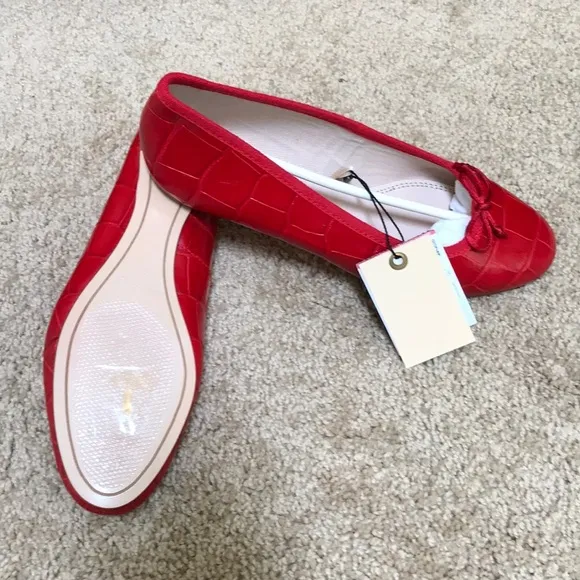 NWT! ZARA red leather Size 6 loafers